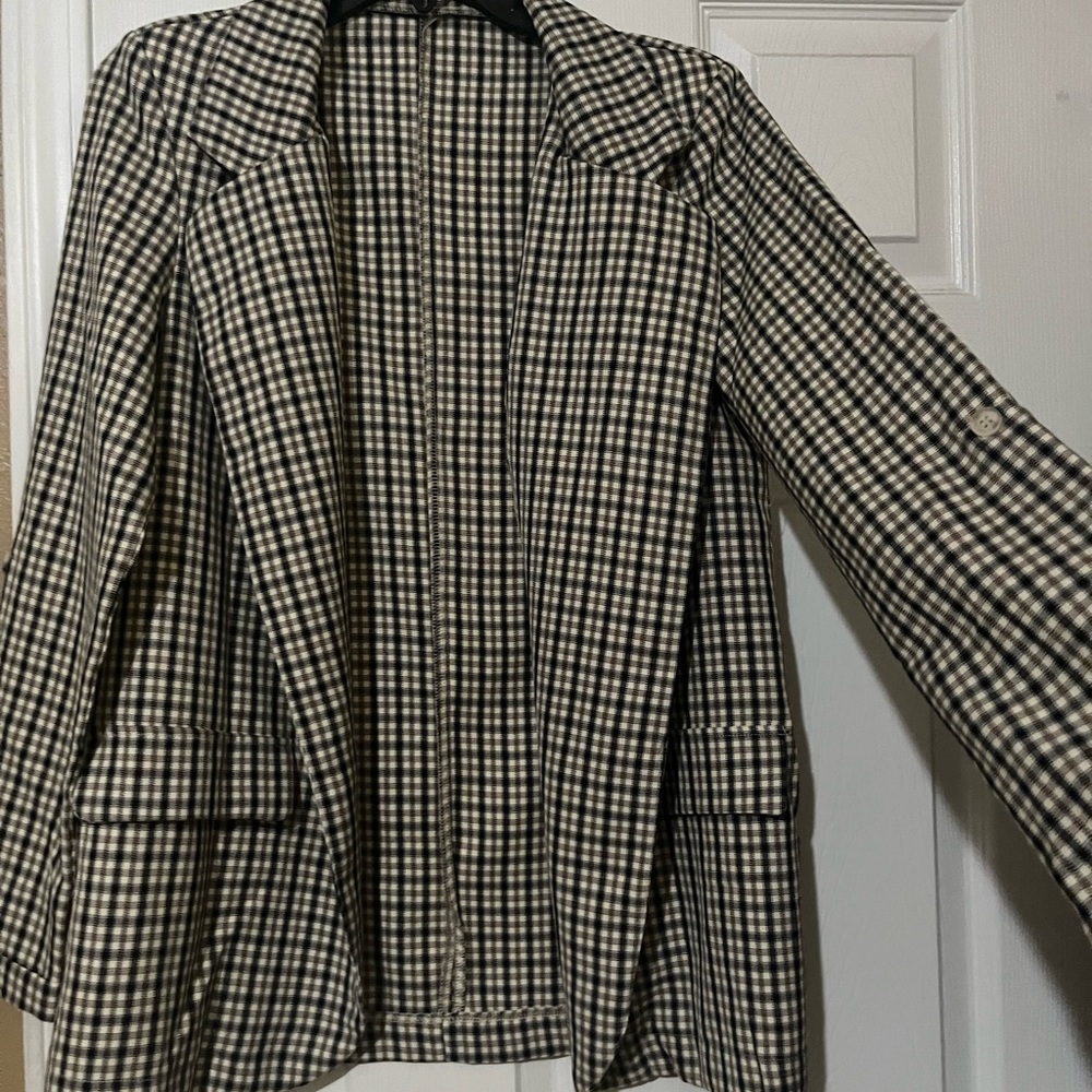 Frenchy plaid woman’s blazer